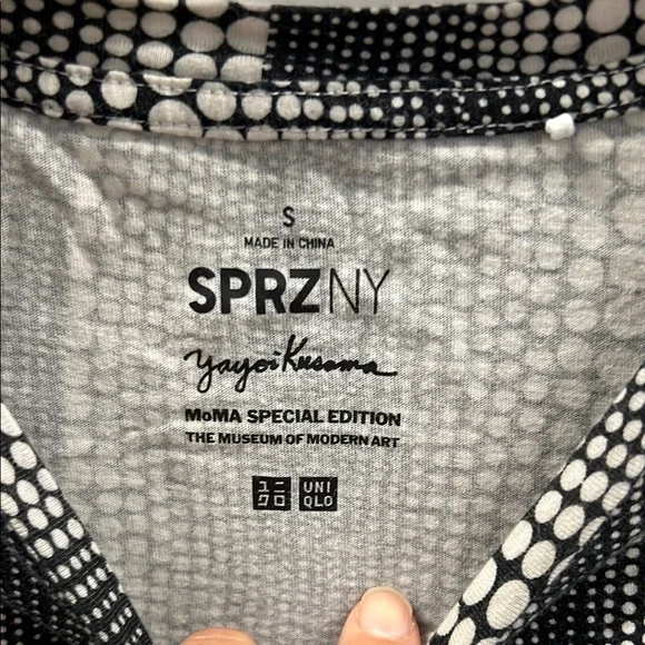 Uniqlo Black and White Geometric Short Sleeve Tee - Picture 2 of 4